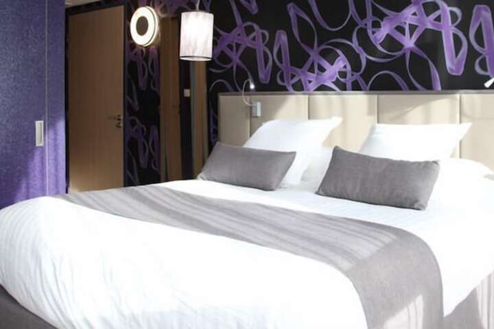 Room 32 of 87