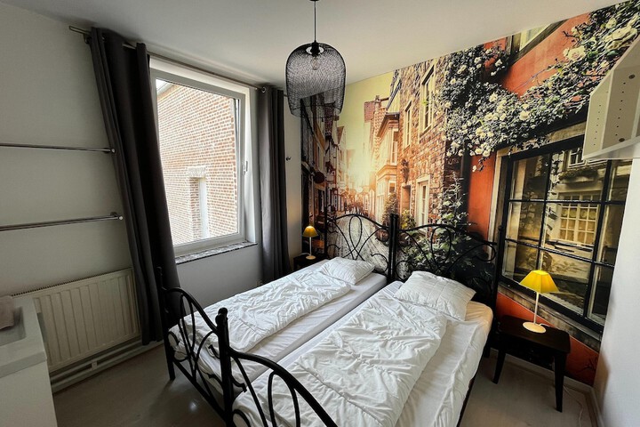 Room 5 of 38
