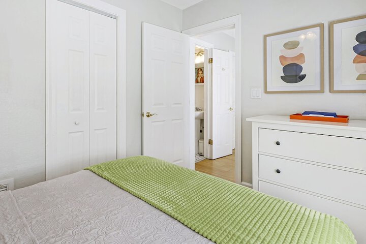 Room 42 of 158