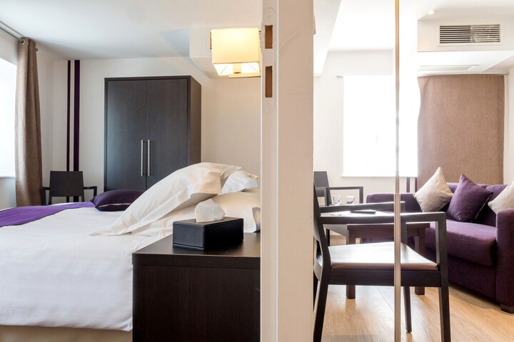 Room 4 of 39