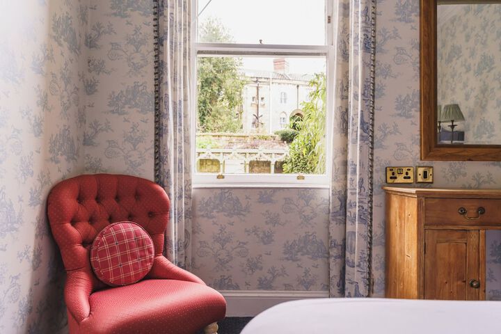 Room 25 of 146