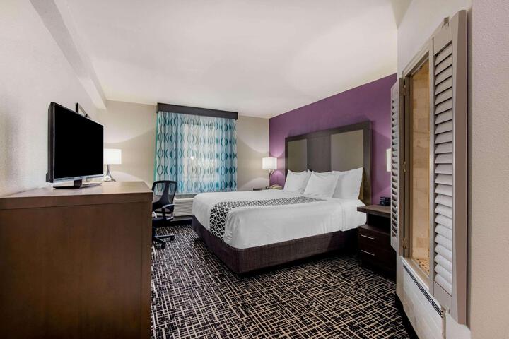 1 King Bed Accessible (8 of 17)