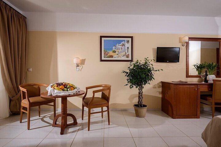 Room 21 of 340