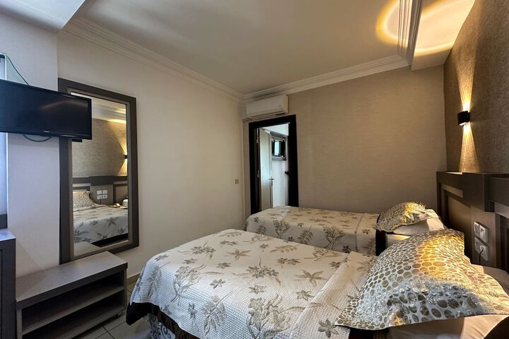 Room 3 of 16