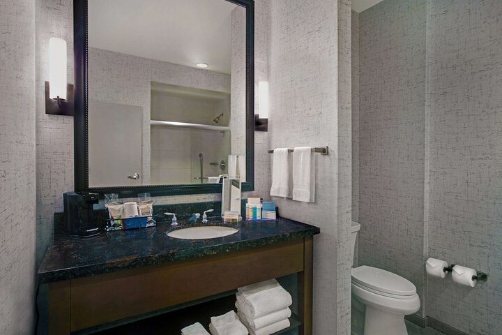 Room 43 of 60