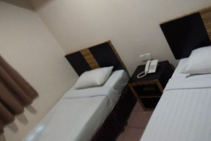 Room 10 of 34