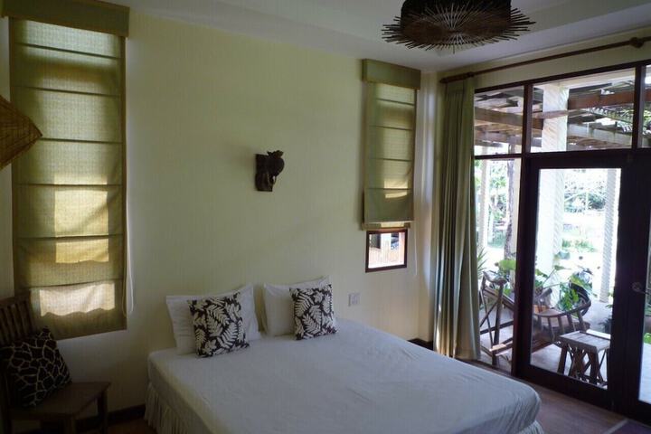 Room 8 of 28
