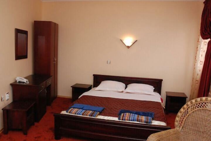 Room 4 of 11