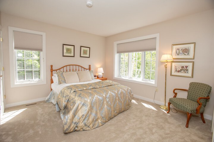 Deluxe King Bed (34 of 119)
