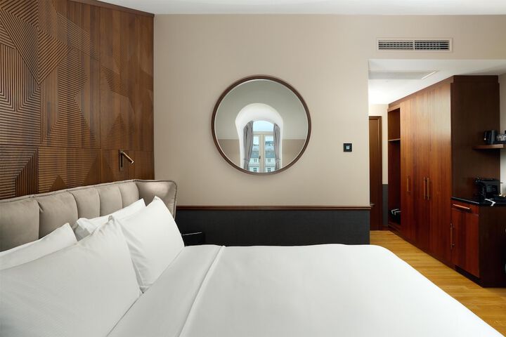 Room 47 of 132