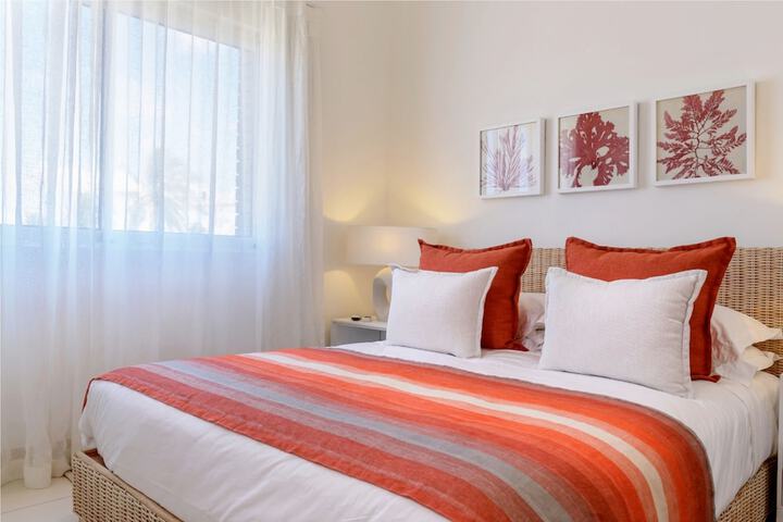 Room 2 of 37