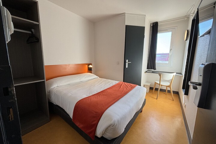 Room 10 of 39