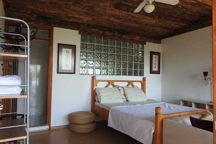 Room 21 of 38