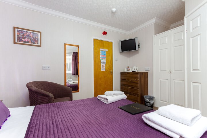 Room 8 of 50