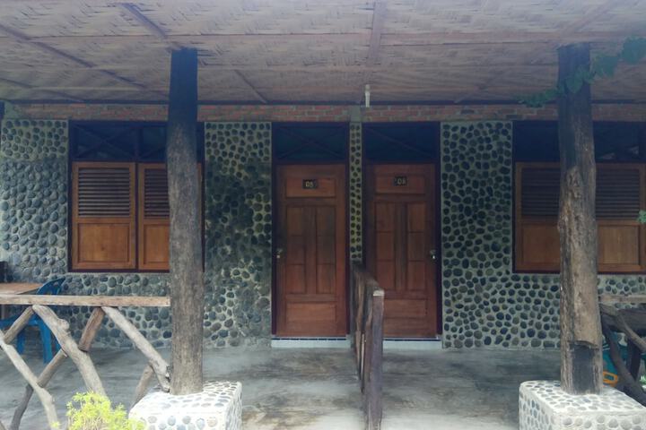 Room 5 of 11