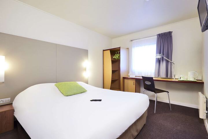 Room 10 of 36