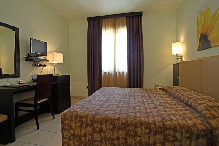 Room 10 of 48