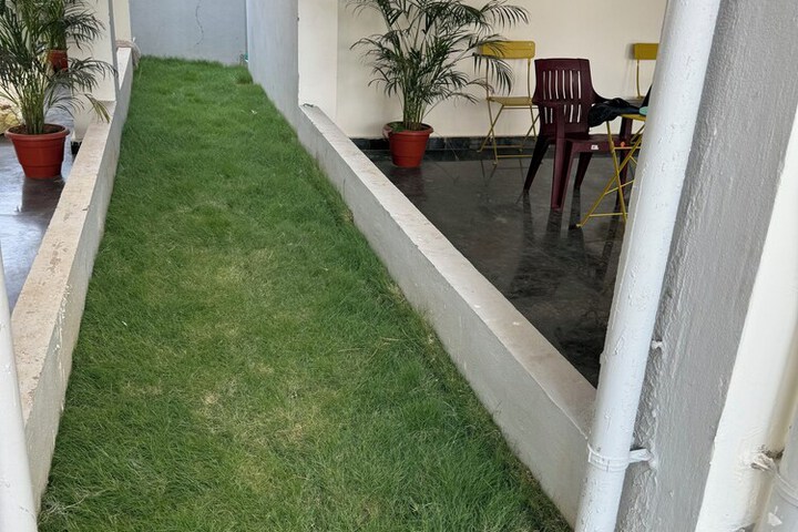 Hotel Exterior 13 of 13