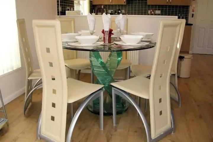 Dining 10 of 12