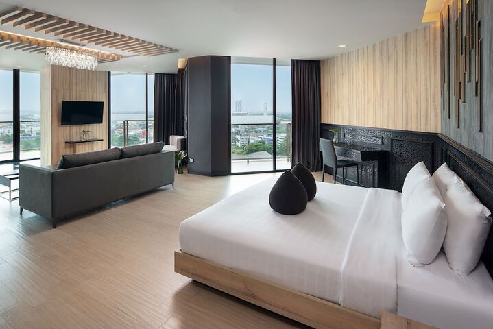 Room 42 of 103
