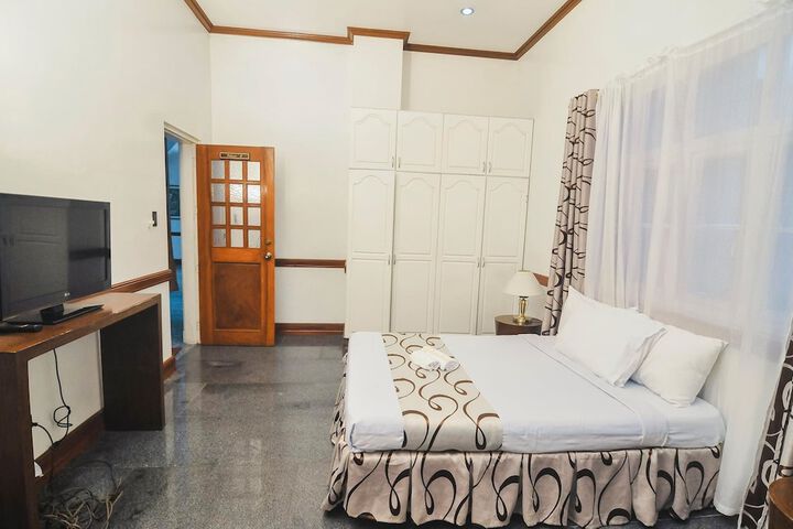 Room 9 of 80