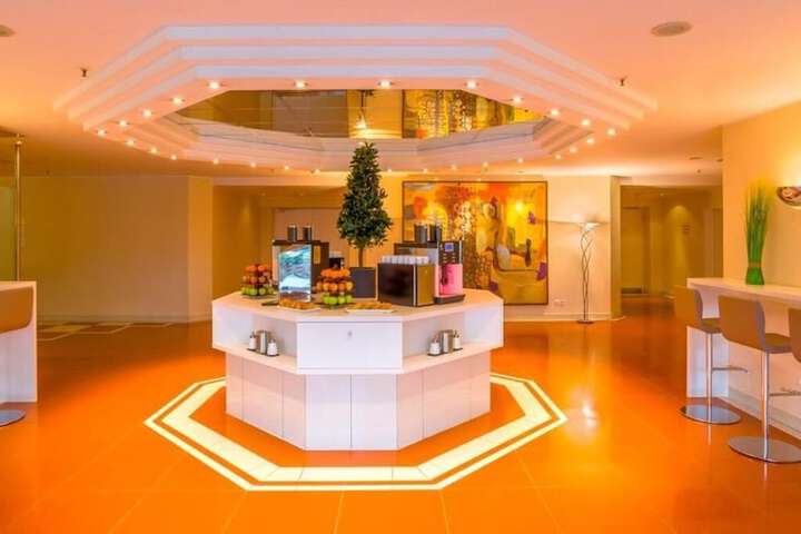 Entrance & Lobby