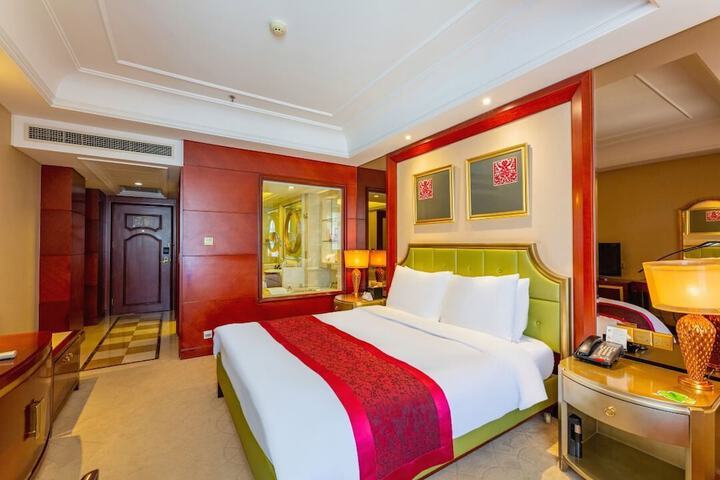 Room 15 of 28