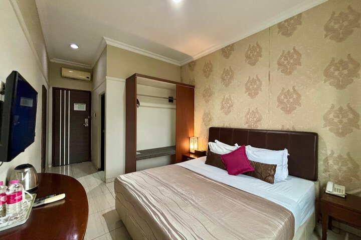 Room 15 of 34