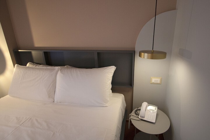 Room 7 of 127