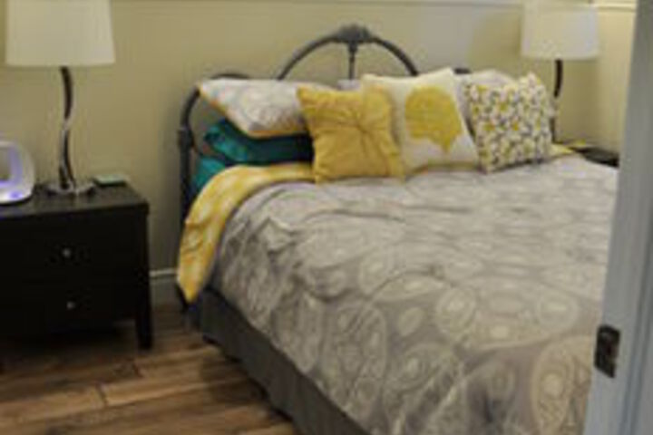 Room 11 of 28