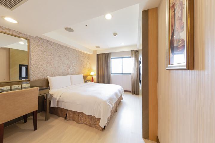 Room 11 of 24