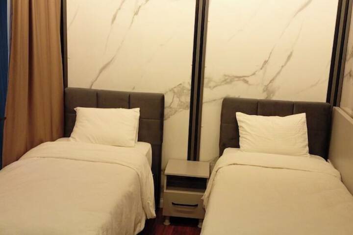 Room 33 of 73