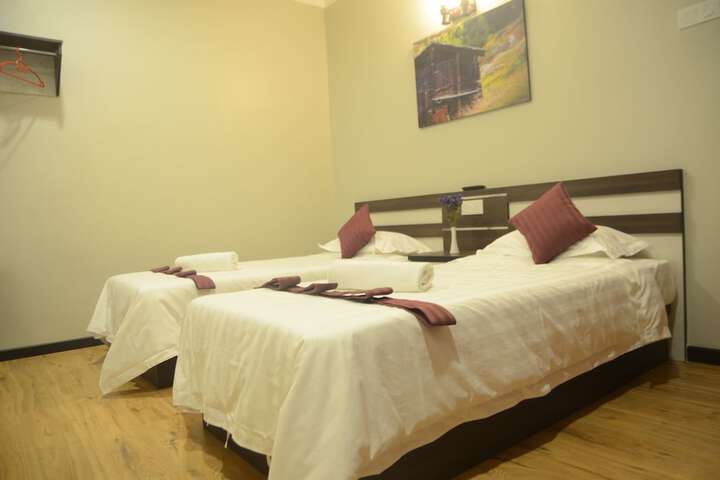 Room 2 of 33