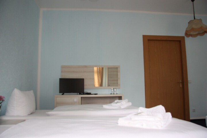 Room 12 of 37