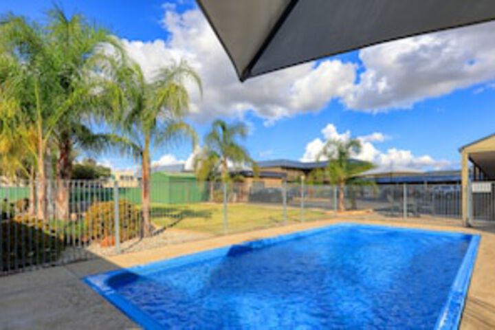 Pool 106 of 138
