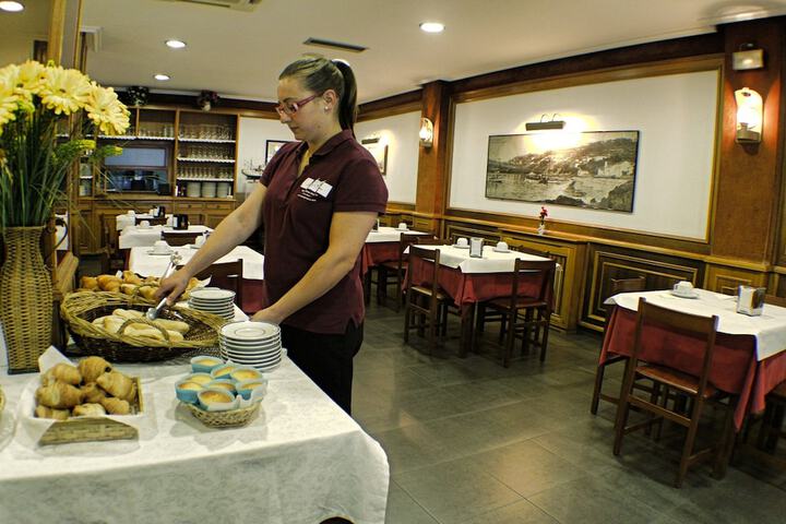 Dining 42 of 77
