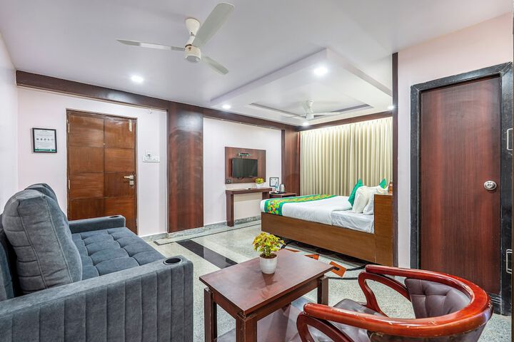 Room 16 of 36