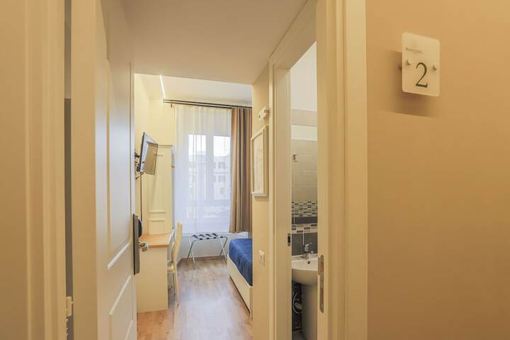 Room 25 of 33
