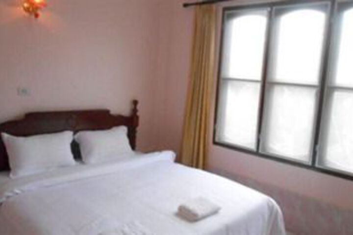 Room 4 of 15