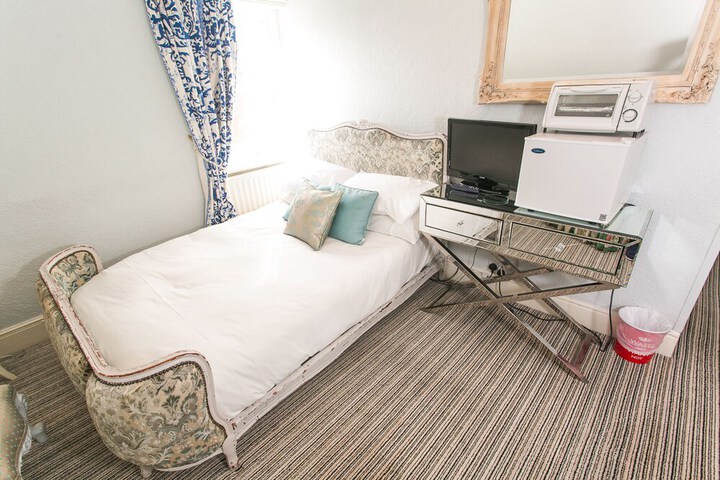 Room 38 of 250