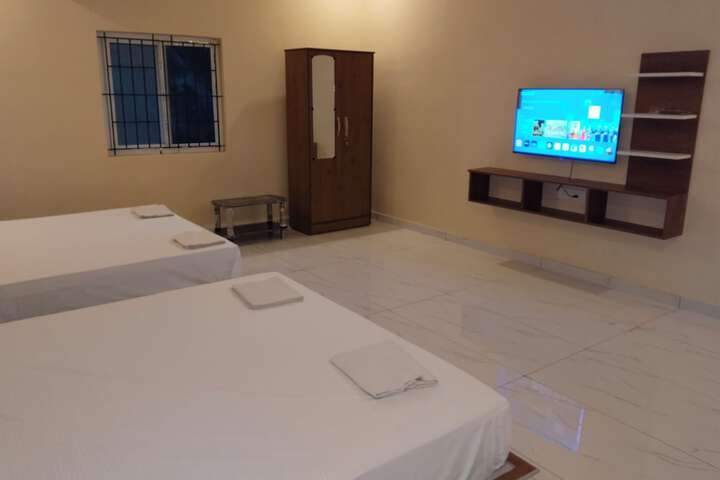 Room 9 of 13