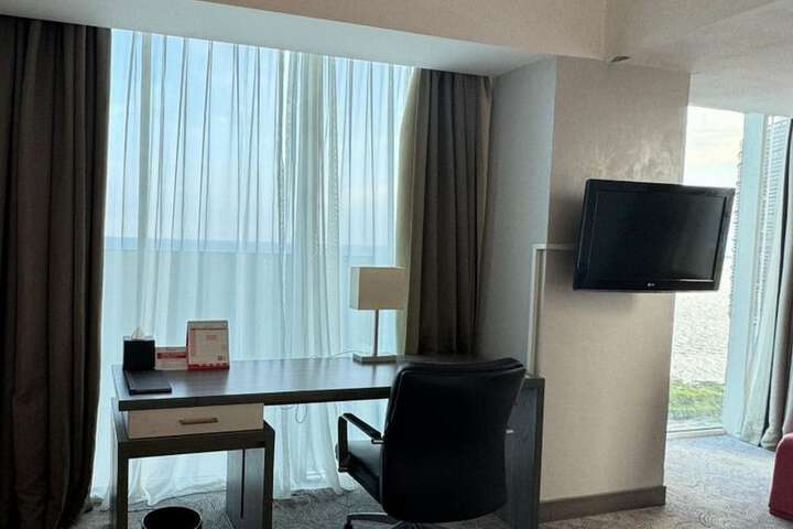 Room 30 of 95