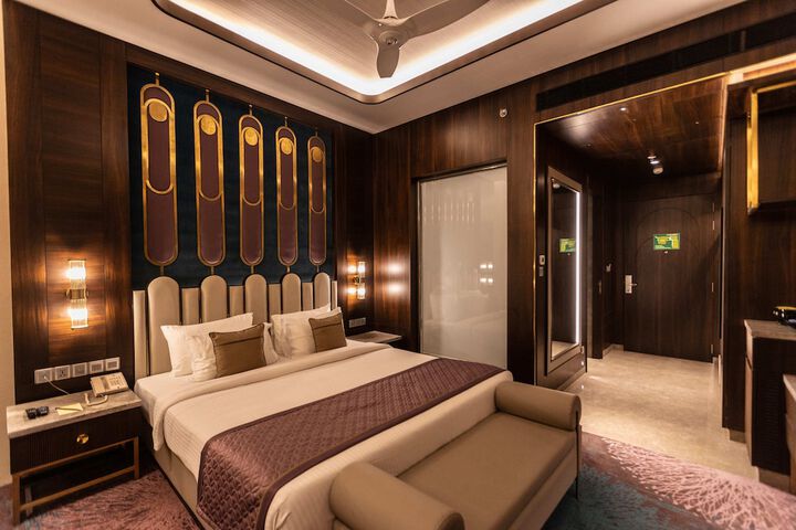 Room 29 of 136