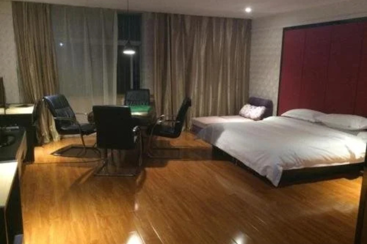 Room 3 of 8