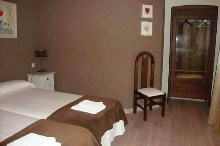 Room 8 of 49