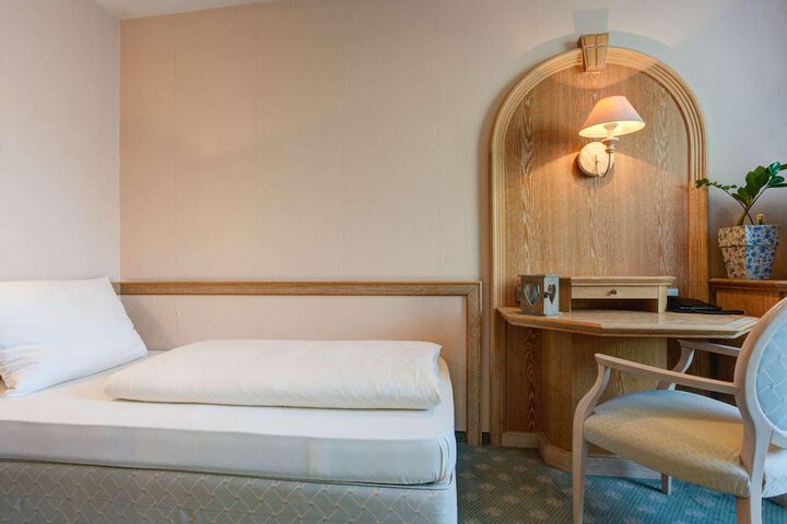 Room 41 of 75