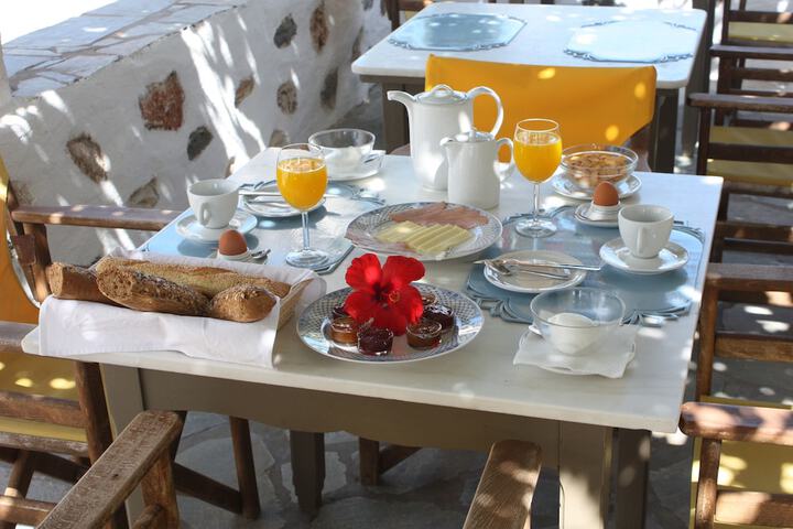 Breakfast/Coffee Service 81 of 98