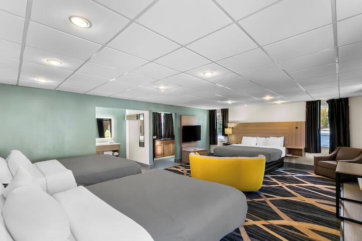 Quadruple King Bed (8 of 9)