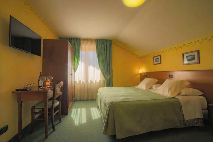 Room 34 of 75