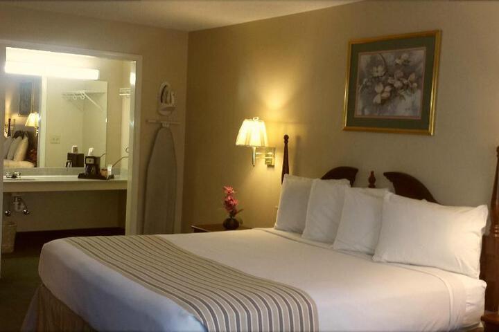1 King Bed (6 of 11)
